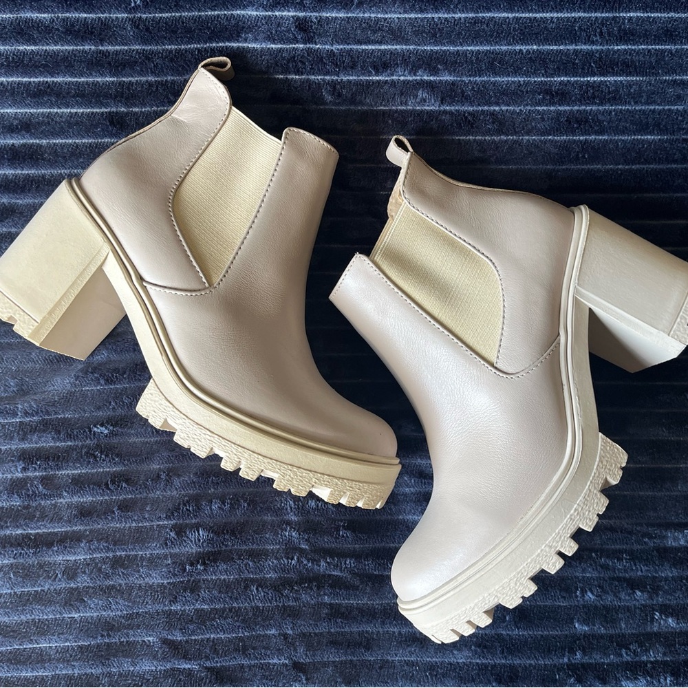 Leather Cream Heeled Boots with Chunky Sole and Elastic Panels